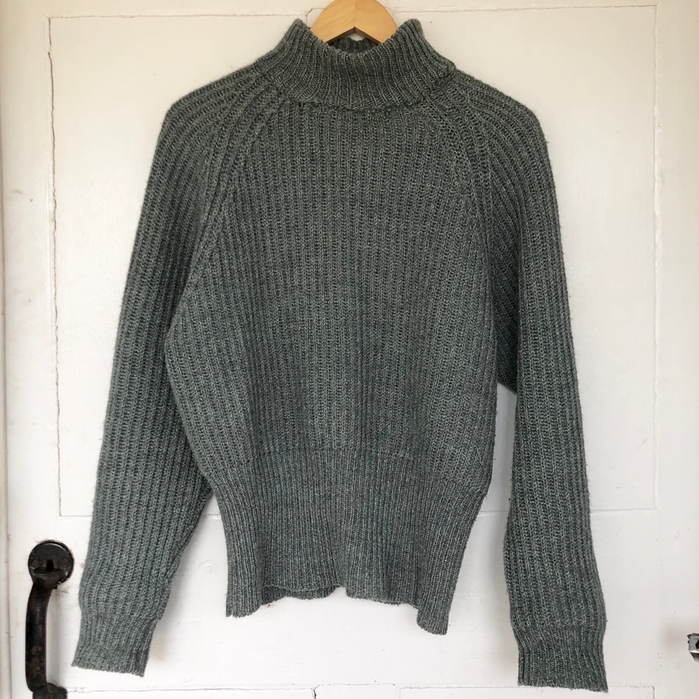 ! SOLD ! Vintage Turquoise Wool Turtleneck Sweater - Picture 4 of 7